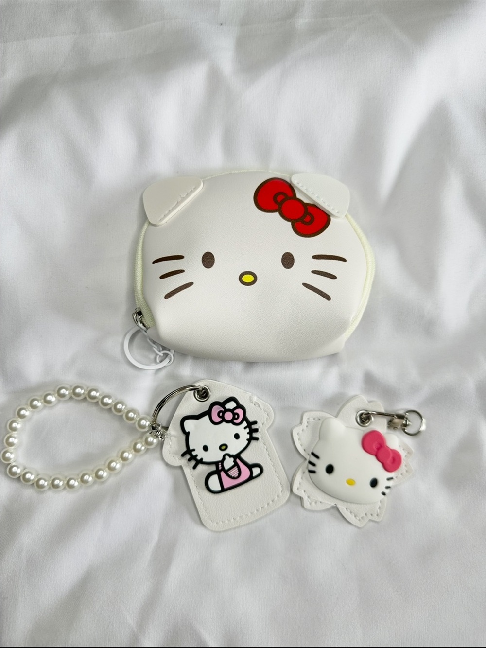 Hello Kitty Coin Purse & Interchangeable Keychain Set - Picture 2 of 2